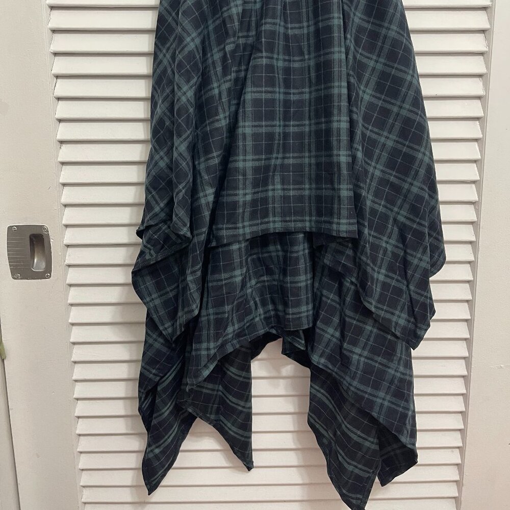 Handkerchief hem plaid skirt